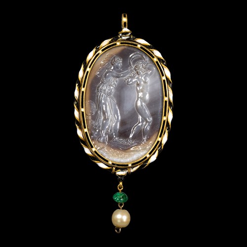 Rare Renaissance gold and enamel pendant set with an agate intaglio. Allegorical scene.